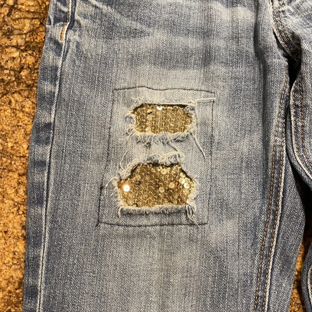 Junior Wallflower Jeans size 5 w/ sparkle patches‎